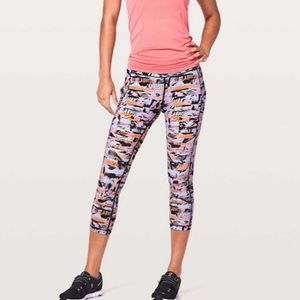 NWOT Lululemon Speed Up Crop *21” size 4